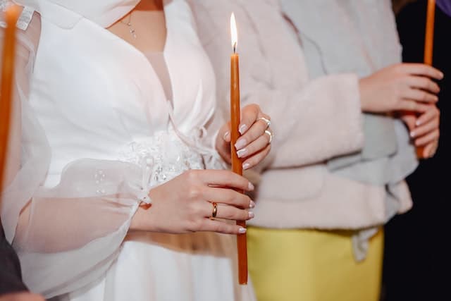 Wedding Traditions Couples are Ditching - Unity Candle
